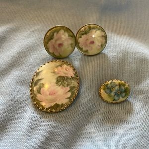 Vintage brooch set